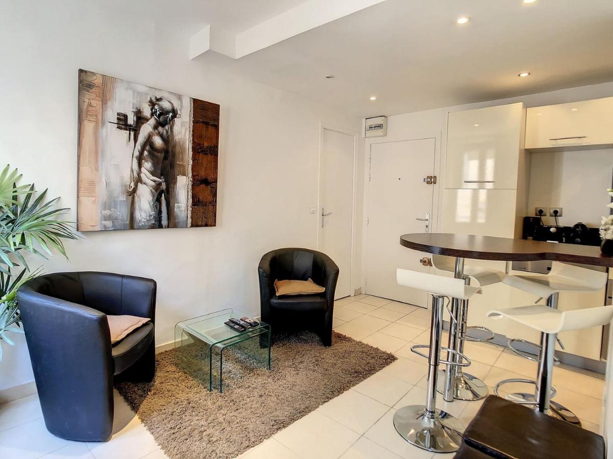 Image 3 of 1 Bedroom Notre Dame 2 mins from the Croisette and the Palais 225