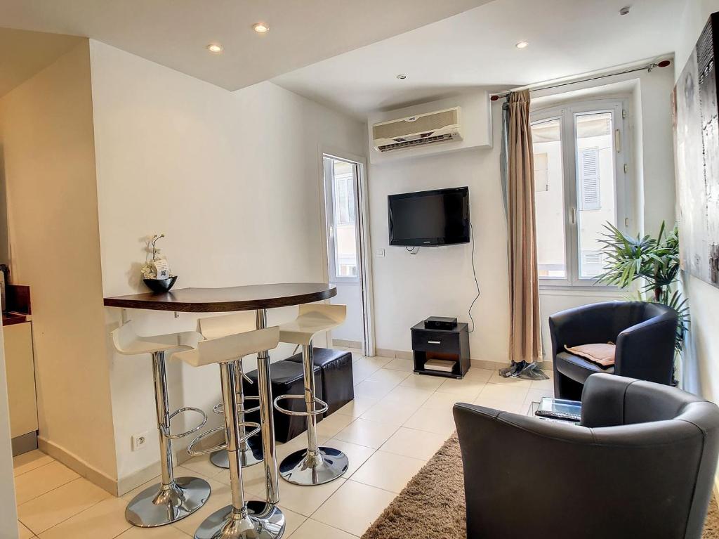 Image of 1 Bedroom Notre Dame 2 mins from the Croisette and the Palais 225