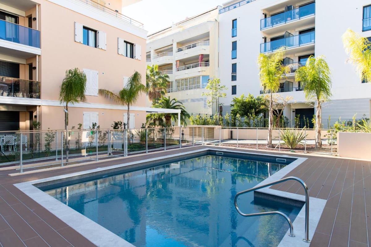 Image 4 of 2-Br with Terrace and Pool in the Heart of Palm Beach