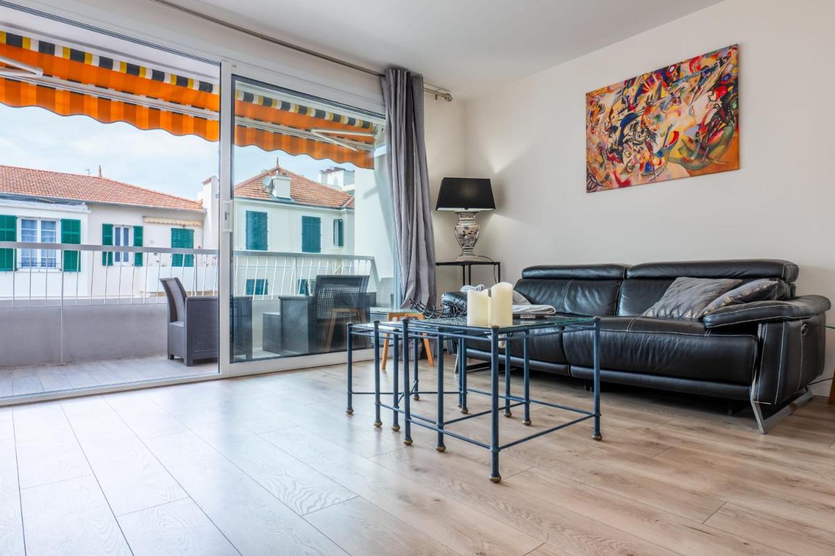 Image 3 of 2-room apartment with terrace close to the center