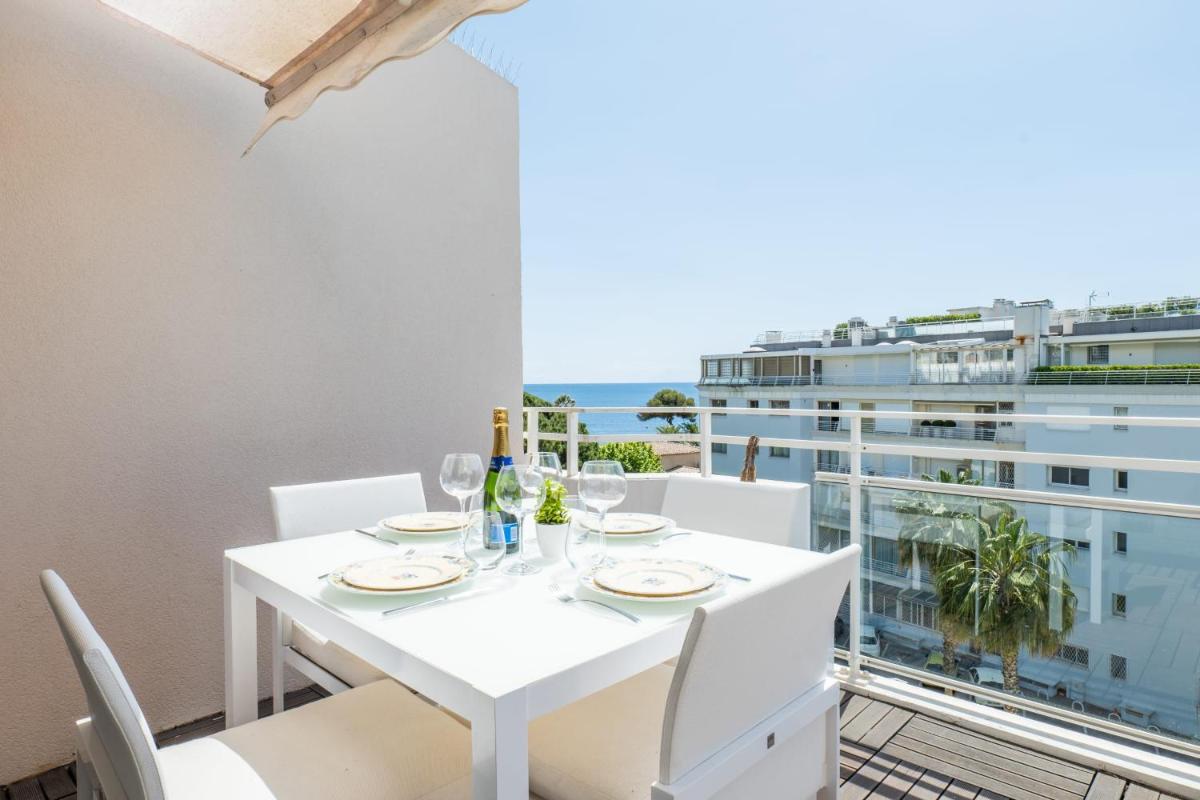 Image 1 of 3-Room Luxury Apartment with Pool and Sea View Steps from the Beach