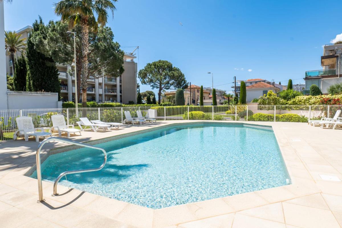 Image 3 of 3-Room Luxury Apartment with Pool and Sea View Steps from the Beach