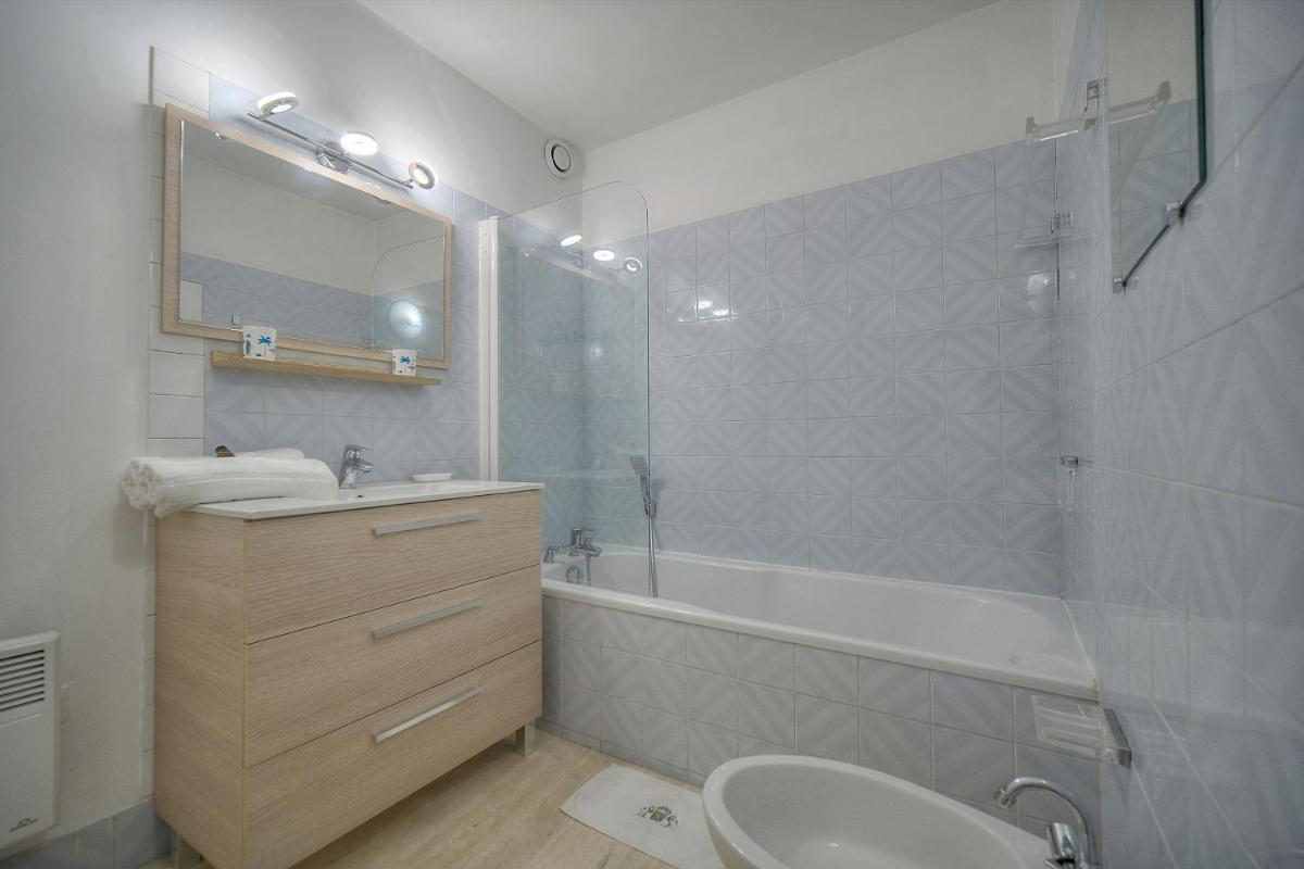 Image 2 of 3 PIECES en DUPLEX , CENTRAL A2B103
