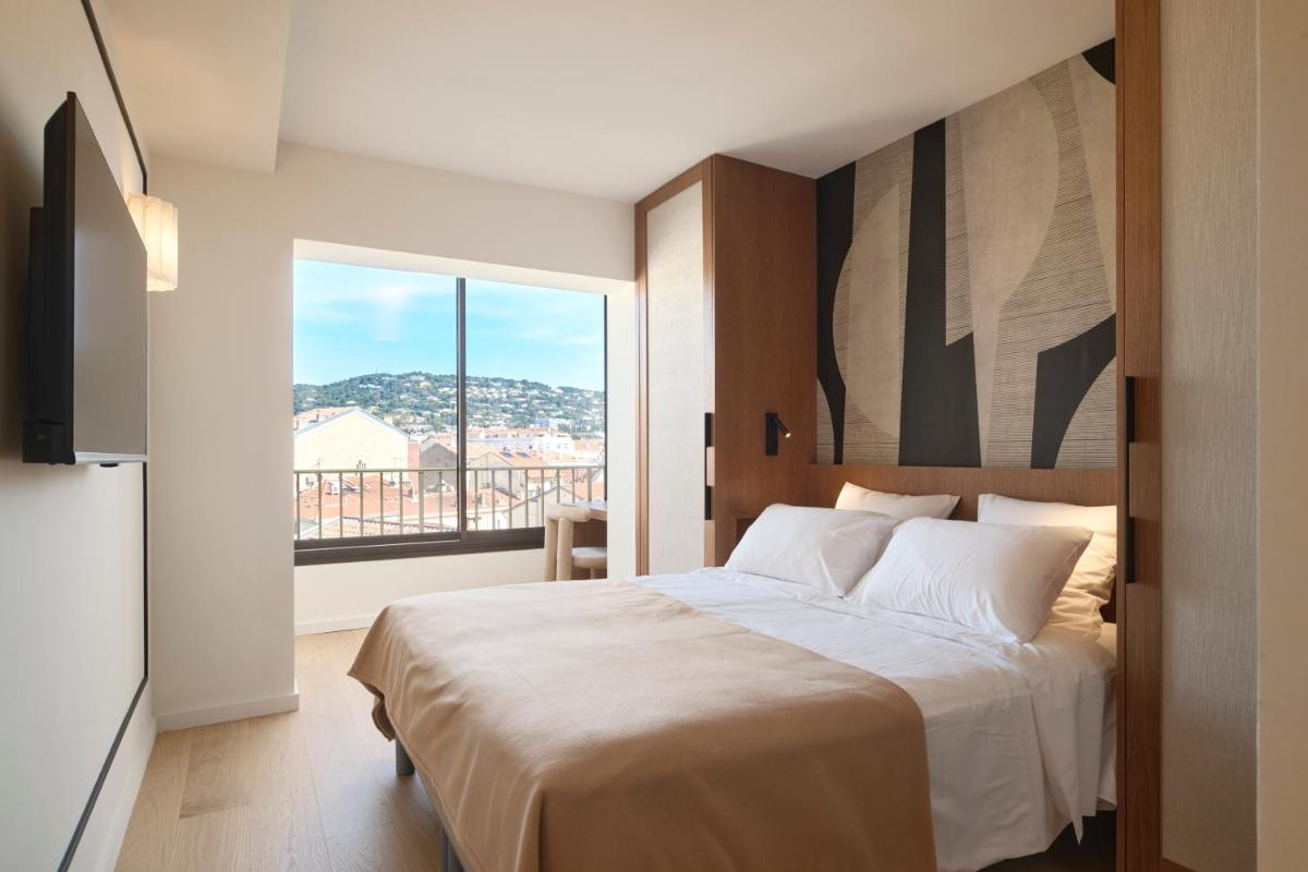Image 1 of 6 Croisette Beaches Sea View and Palais des Festivals