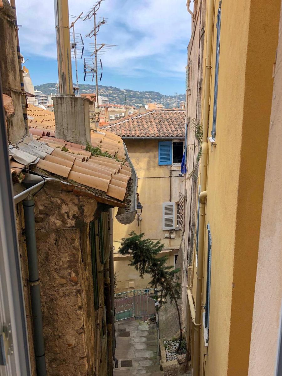 Image 5 of 6 Rue Coste Corail