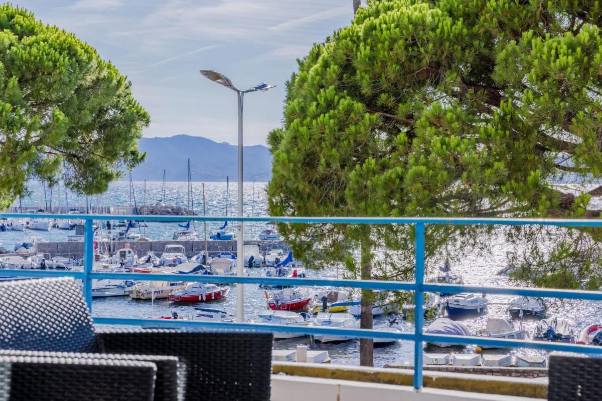 Image 1 of 90m on the Croisette with Terrace & Sea View