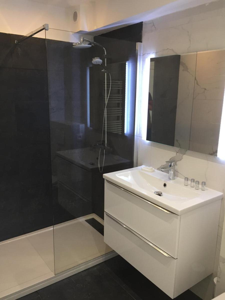 Image 6 of Amazing Studio Cannes Center