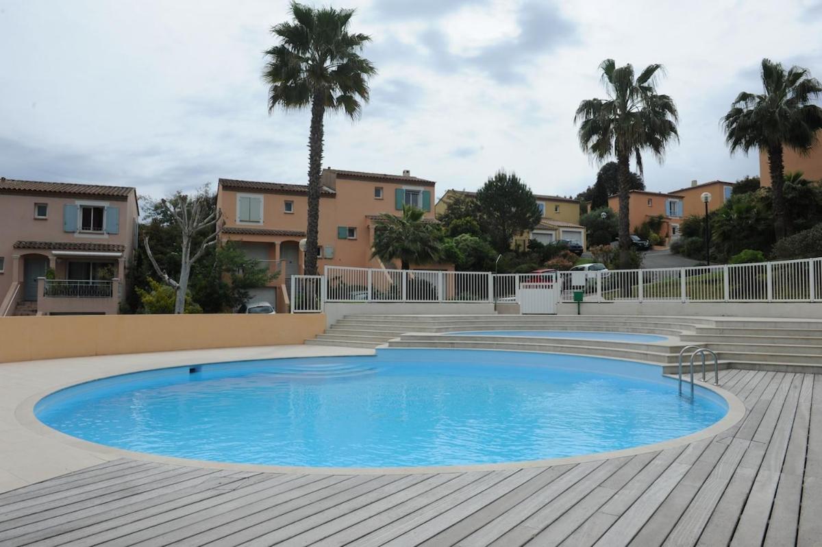 Image 3 of Apartment in park with pool