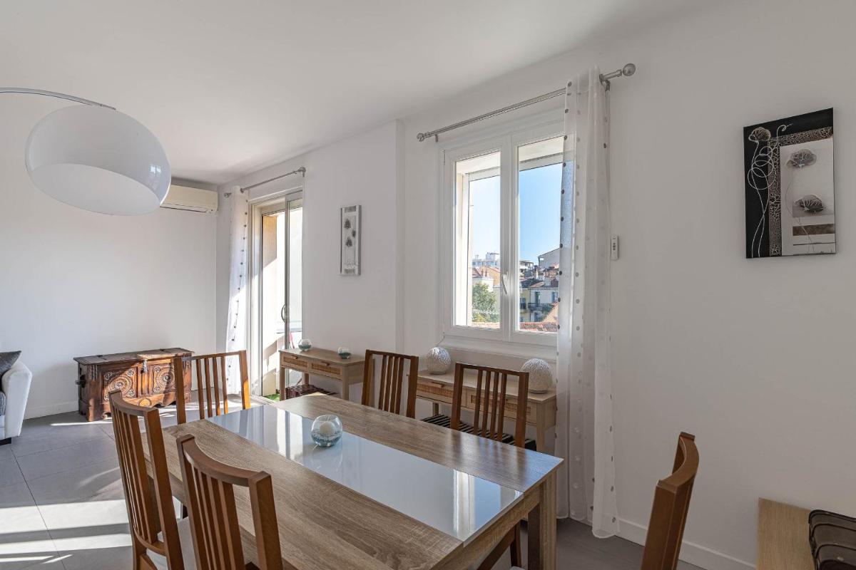 Image 4 of Appt lumineux et spacieux au cœur de Cannes