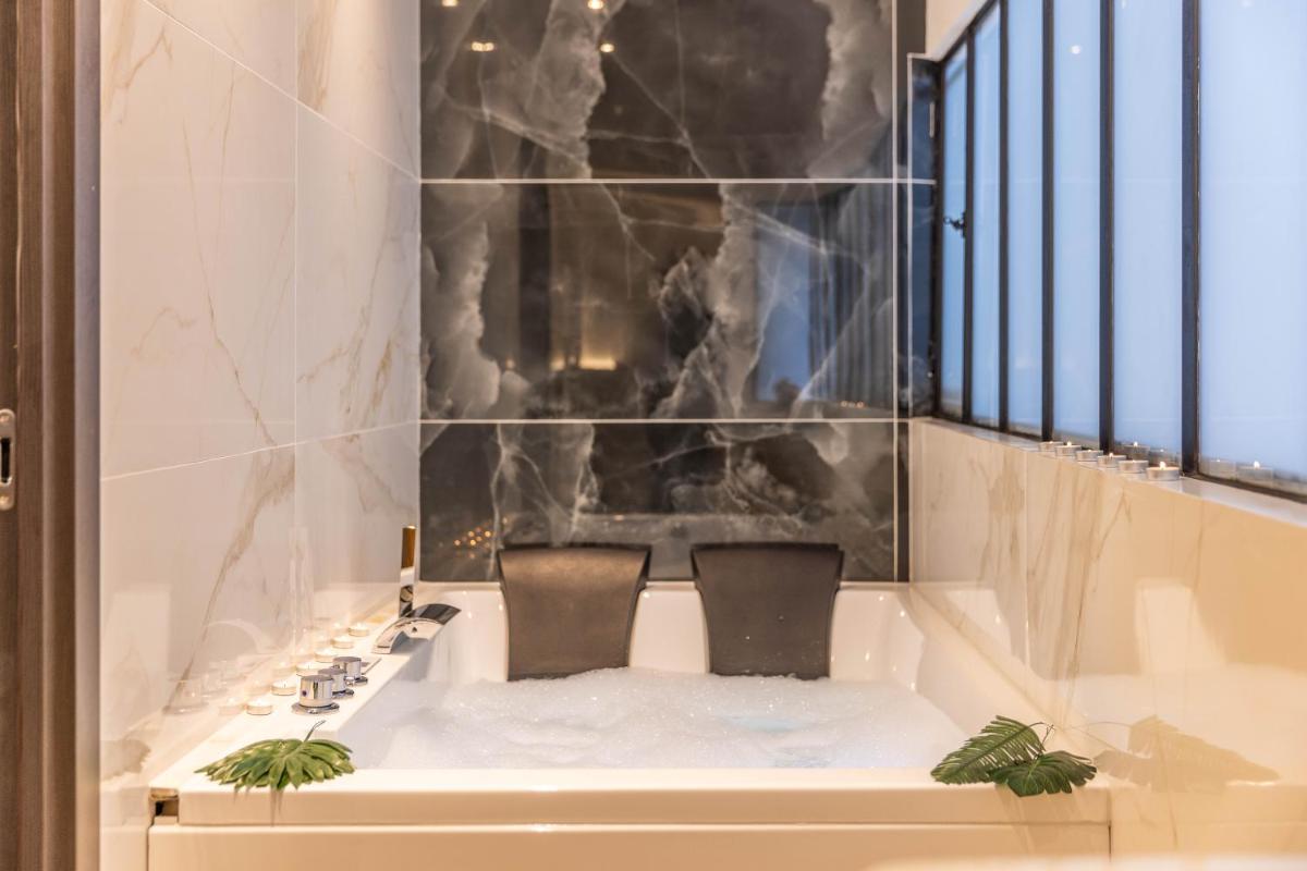 Image 2 of Bliss Triplex – Hyper Centre – Sauna – BBQ – Jacuzzi – LRACANNES