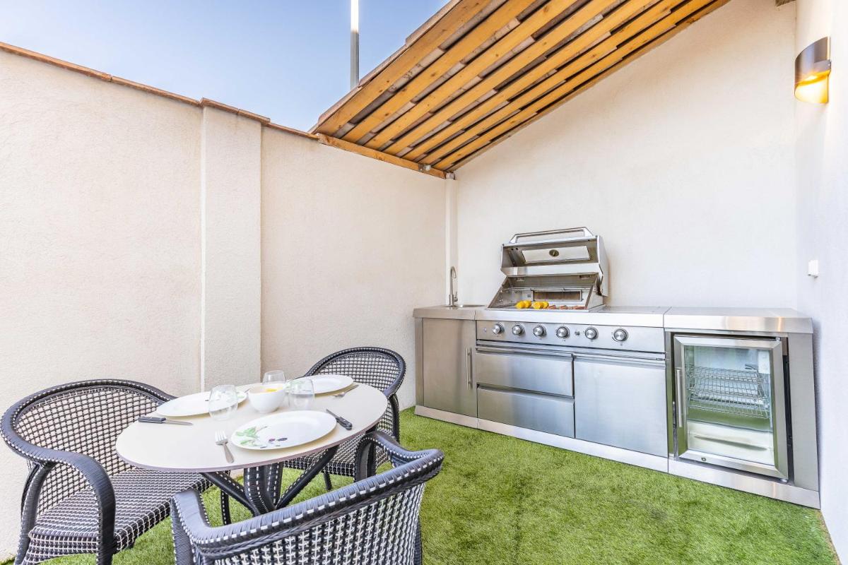 Image 5 of Bliss Triplex – Hyper Centre – Sauna – BBQ – Jacuzzi – LRACANNES