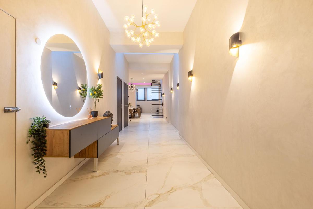 Image 3 of Bliss Triplex – Hyper Centre – Sauna – BBQ – Jacuzzi – LRACANNES