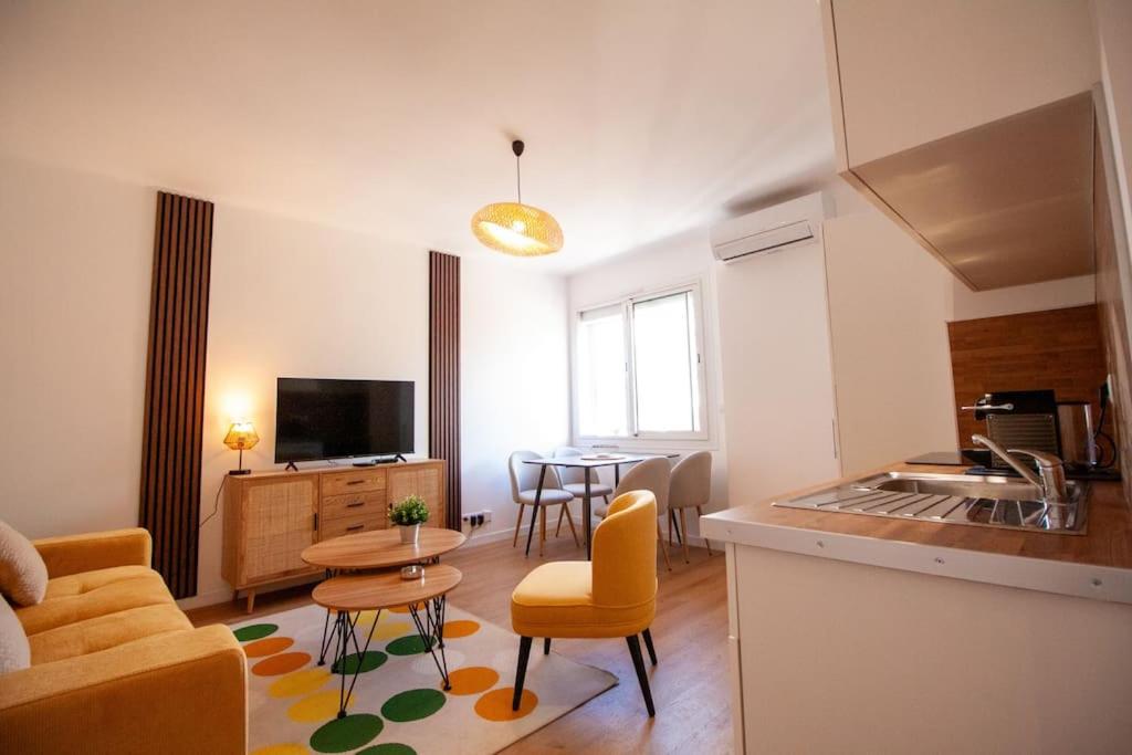 Image 4 of Brand New Central Cannes Apt 2 min walk to Palais