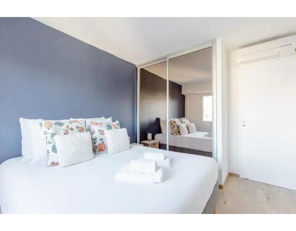 Image 2 of Bright 2 Bed Apt in Cannes, 10 min to Palais