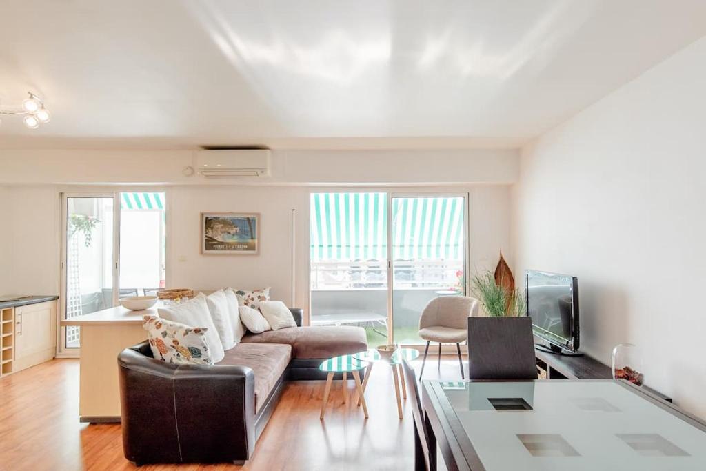 Image of Bright 2 Bed Apt in Cannes, 10 min to Palais
