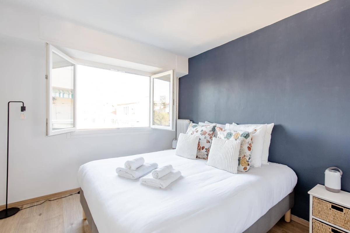 Image 3 of Bright 2 Bed Apt in Cannes, 10 min to Palais