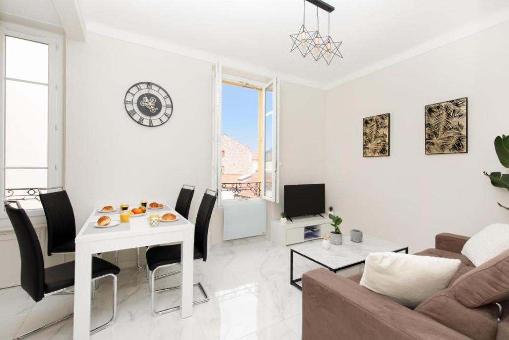 Image of Bright and elegant renovated two rooms – Near Suquet