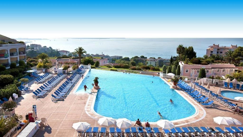 Image of CANNES FRANCIA Superbe F3 balcon vue mer piscine