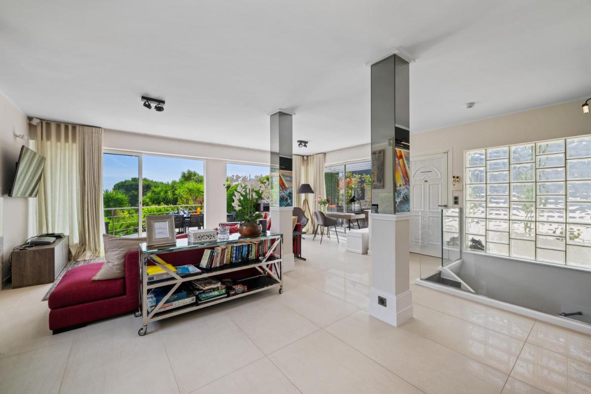 Image 2 of CANNES VILLA: 15 mins walk to beach & centre