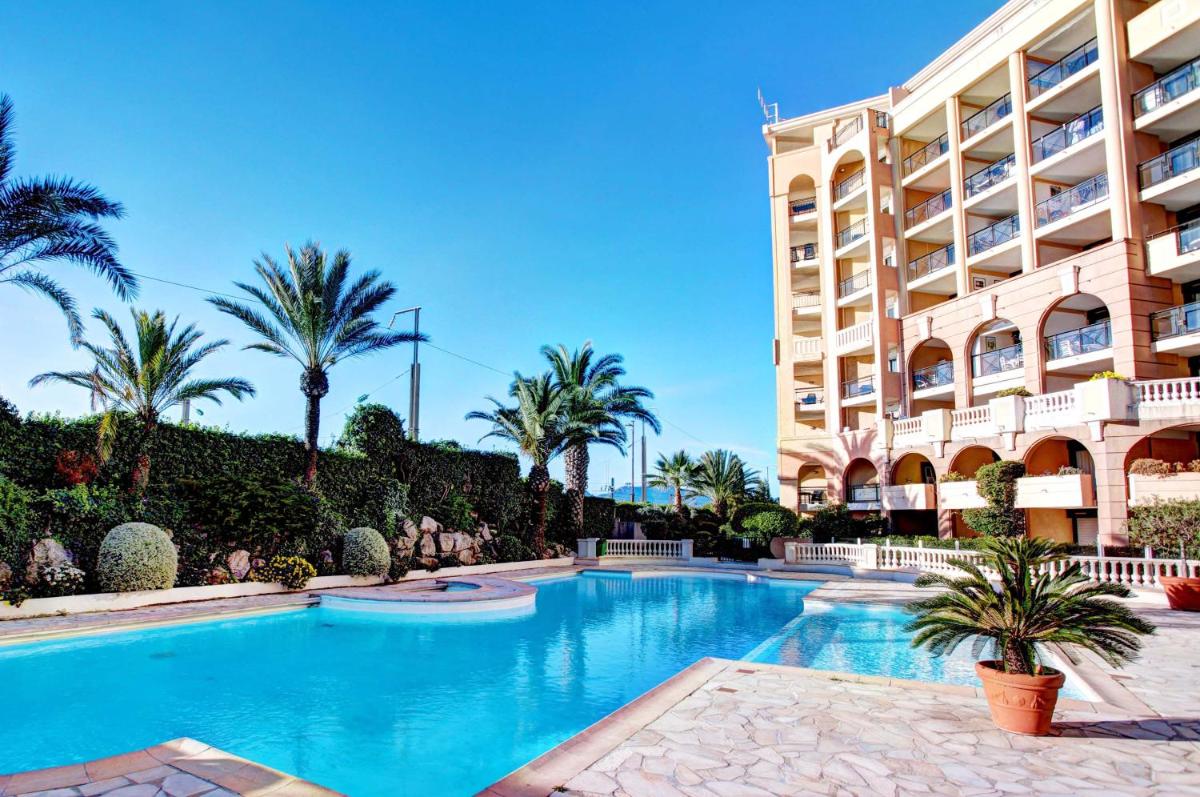 Image 1 of Cannes apartment with sea view, aircondition and parking