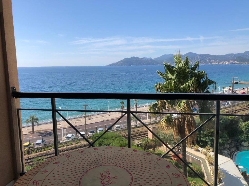Image of Cannes apartment with sea view, aircondition and parking