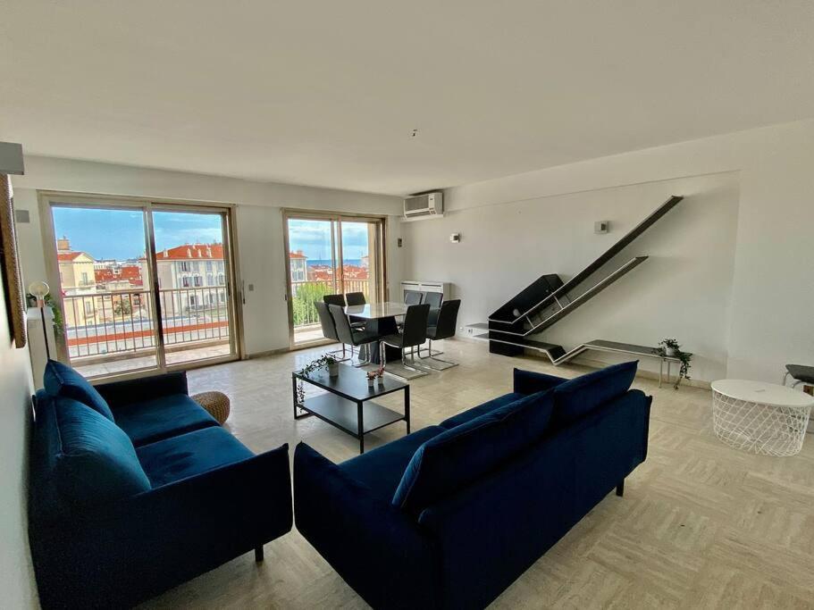 Image of Central -300m Palais- Seaview-A/C-WIFI-spacieux