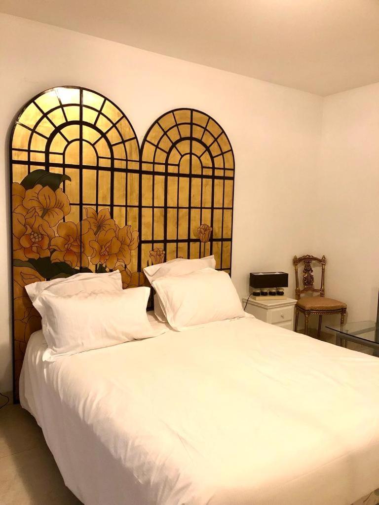Image 6 of Central Park Apartment