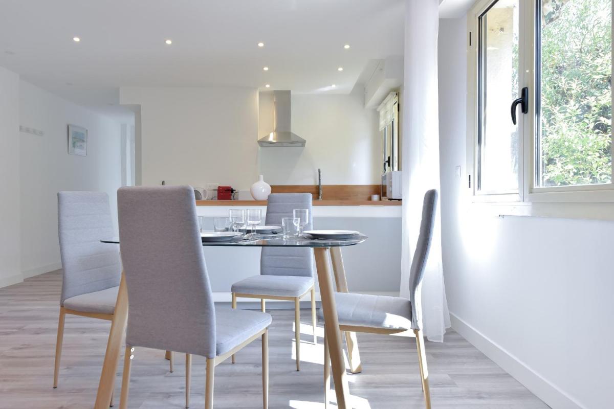 Image 3 of Charming 2-Room Apartment in the City Center