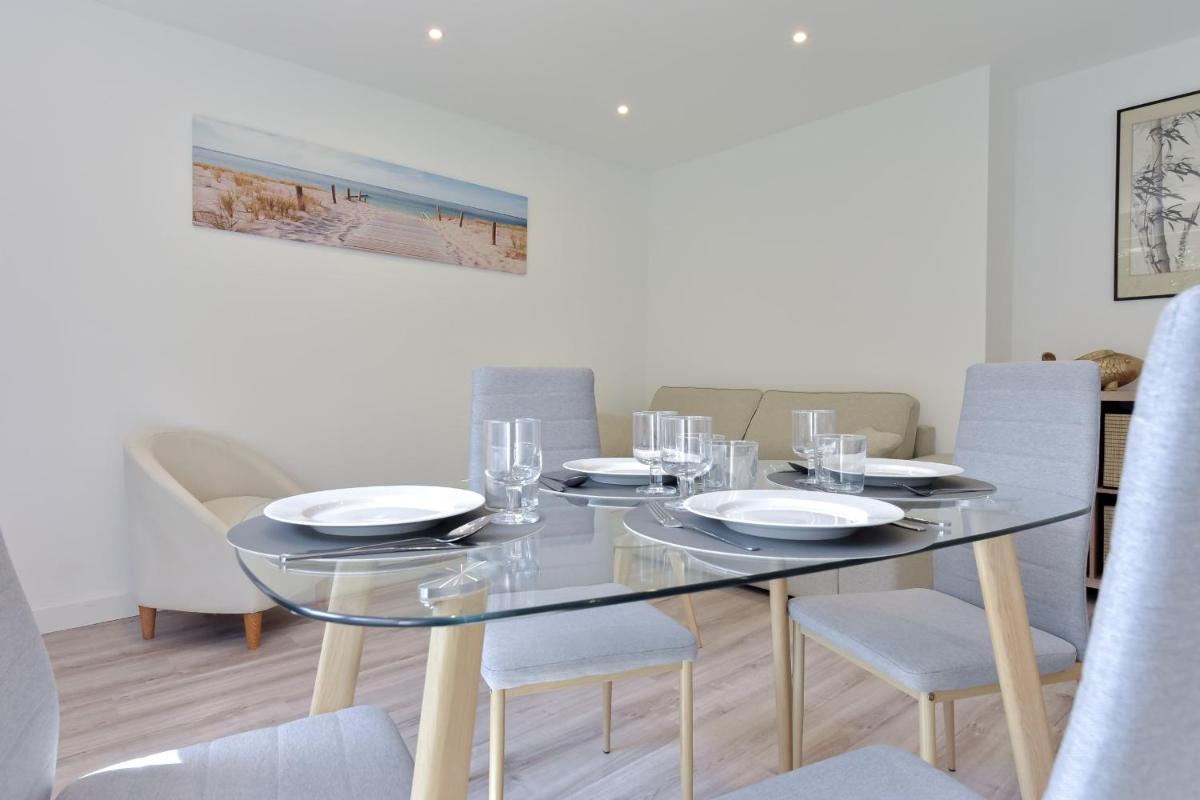 Image 2 of Charming 2-Room Apartment in the City Center