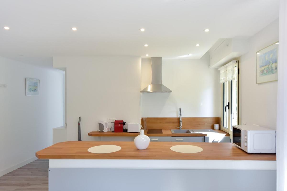 Image 4 of Charming 2-Room Apartment in the City Center