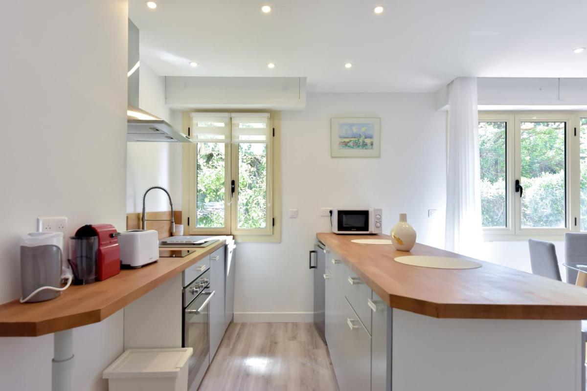 Image 5 of Charming 2-Room Apartment in the City Center