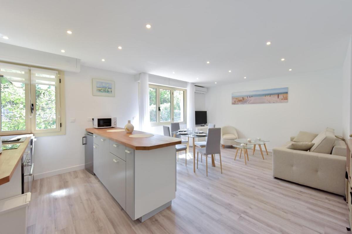 Image 6 of Charming 2-Room Apartment in the City Center