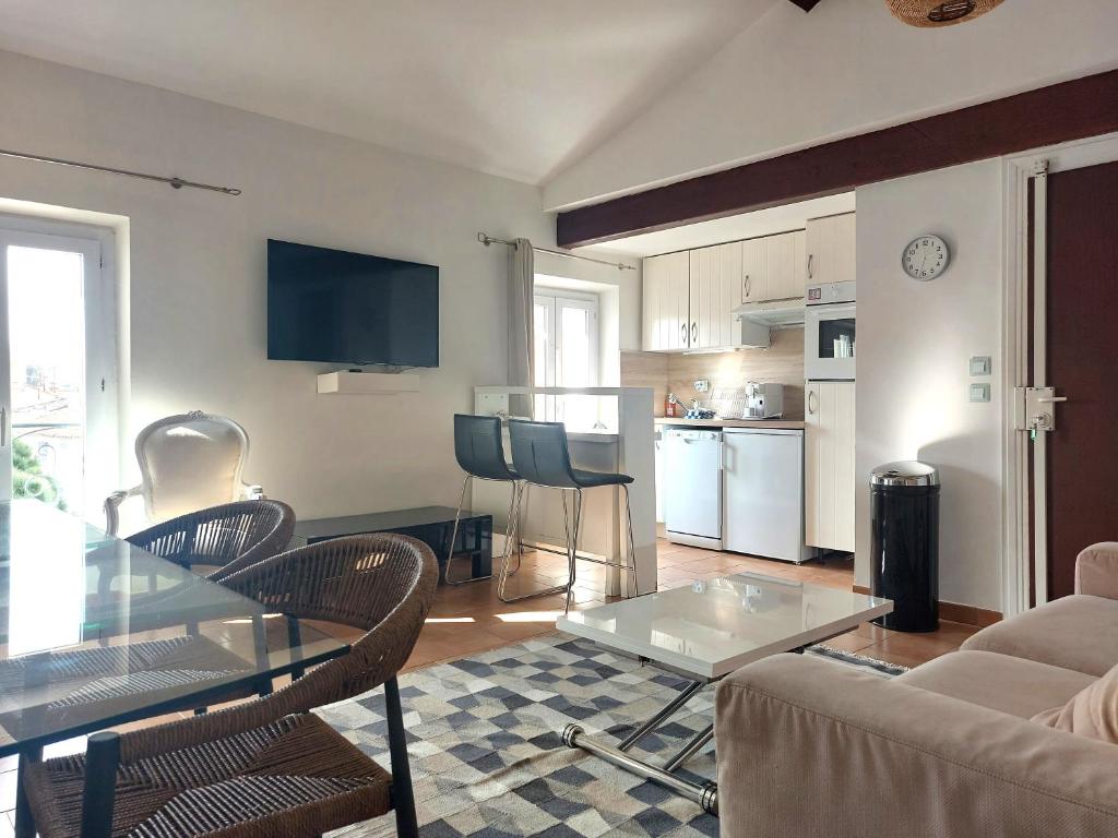 Image of In the hart of old Cannes – Place du Suquet – 2 Min Walking distance from Palais de Festivals and Beaches