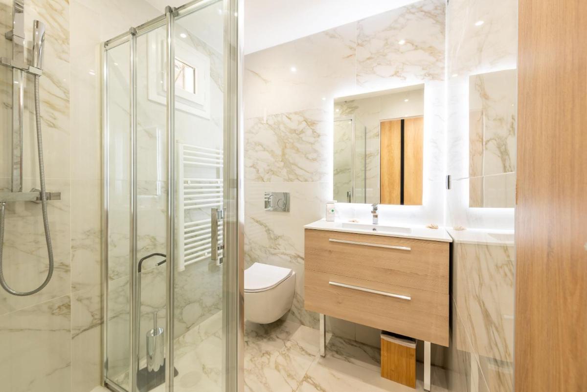 Image 2 of Large studio – 50m Cannes beach – terrace sea view