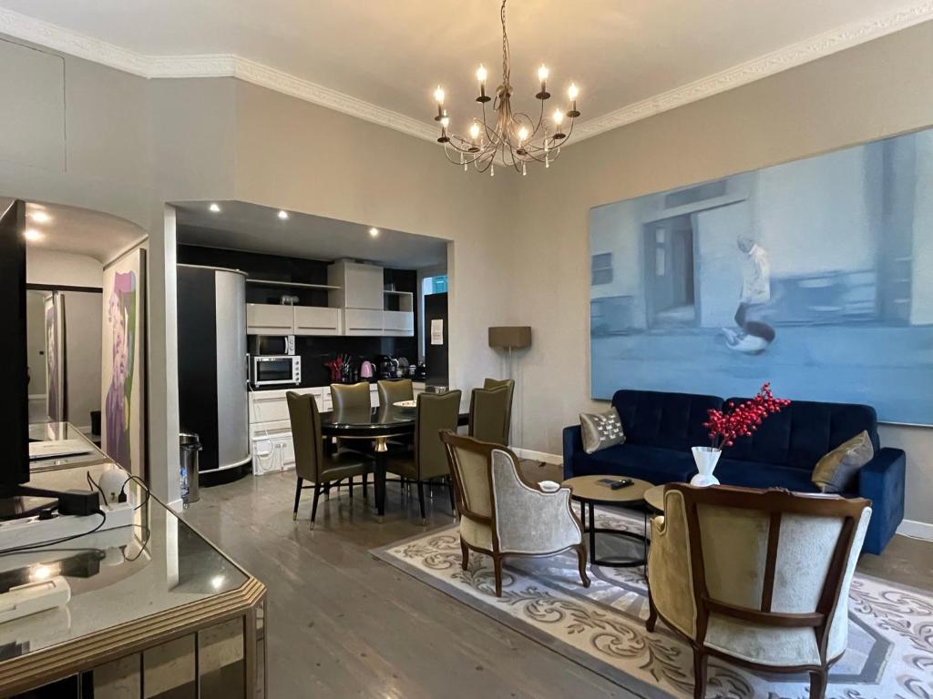 Image of Luxury 2-floor Flat minutes walk to Croisette and City Center