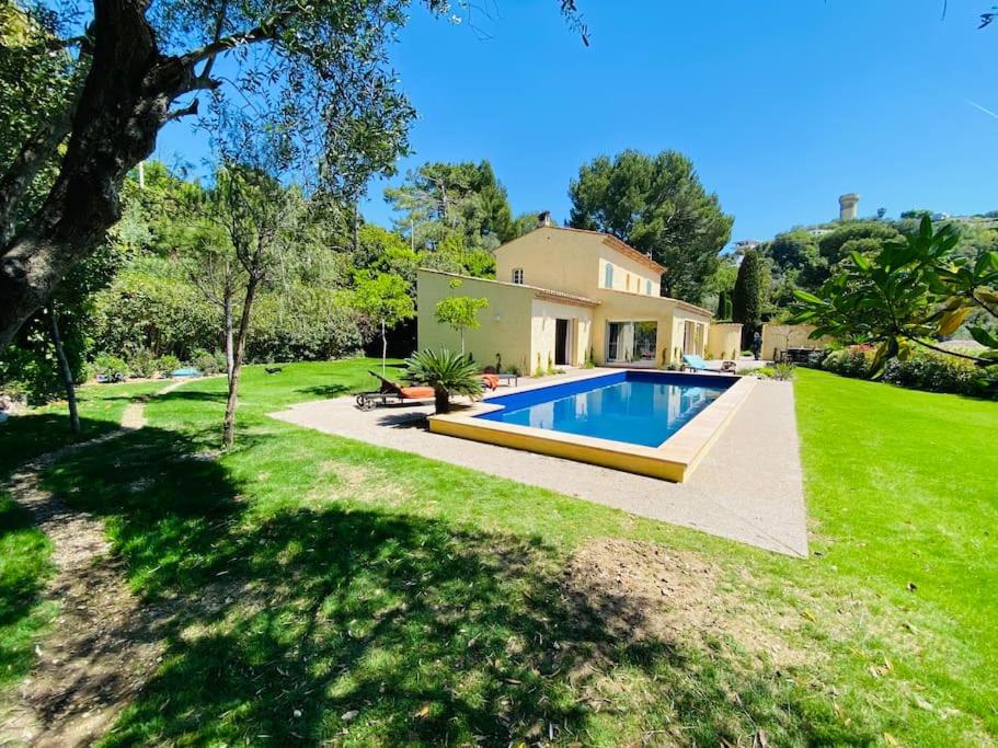 Image 2 of Luxury villa in Cannes with swimming pool & sea view