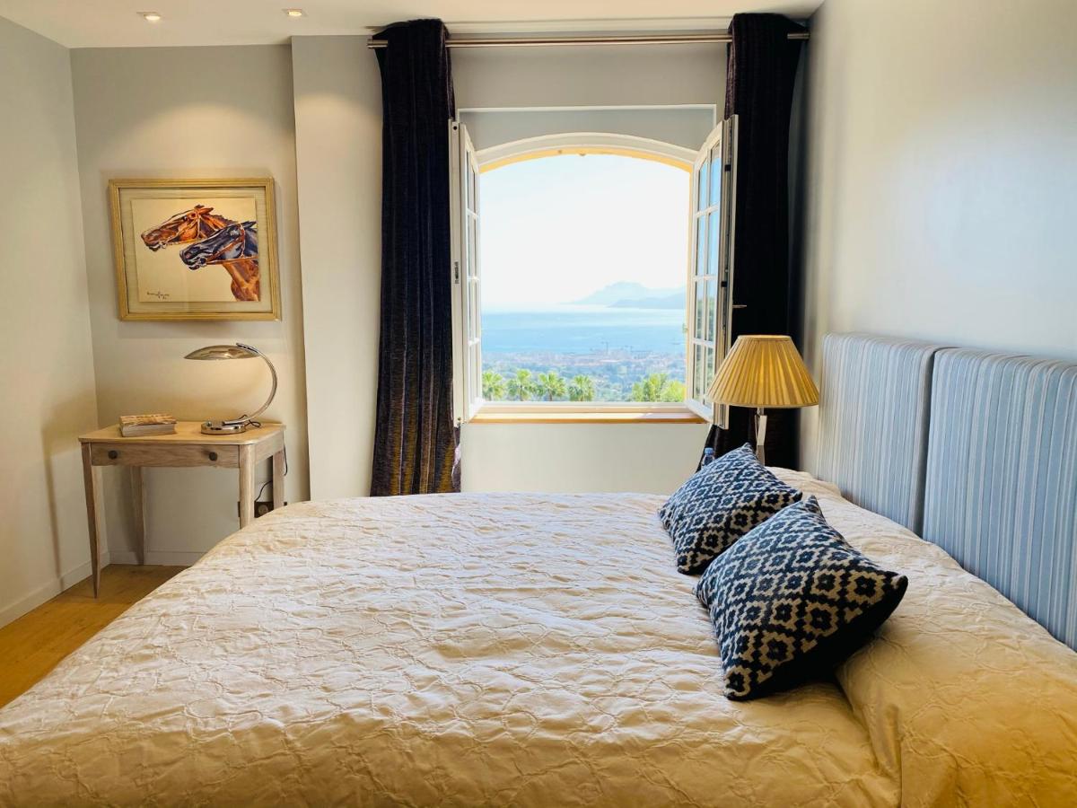 Image 1 of Luxury villa in Cannes with swimming pool & sea view