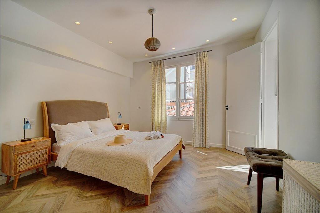 Image 6 of MAGNIFIQUE 3 PIECES RENOVE CANNES CENTRE ‘Banane’ AVEC VERANDA ! A2B88