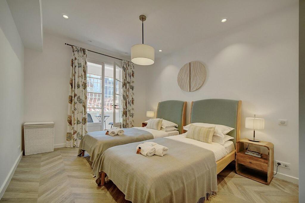 Image 1 of MAGNIFIQUE 3 PIECES RENOVE CANNES CENTRE ‘Banane’ AVEC VERANDA ! A2B88