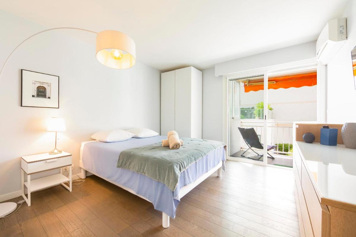 Image 1 of Modern apartment 2 bedrooms quiet terrace in a palm beach area, 30 meters from seaside