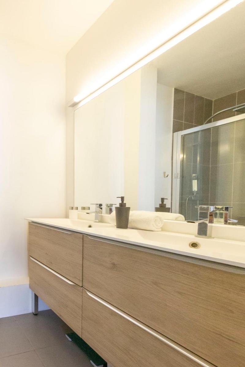 Image 3 of Modern apartment 2 bedrooms quiet terrace in a palm beach area, 30 meters from seaside