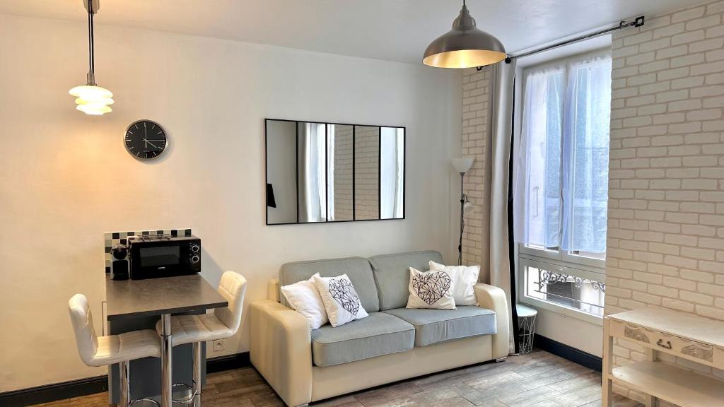 Image of Monroe’s studio at the heart of Cannes and beaches