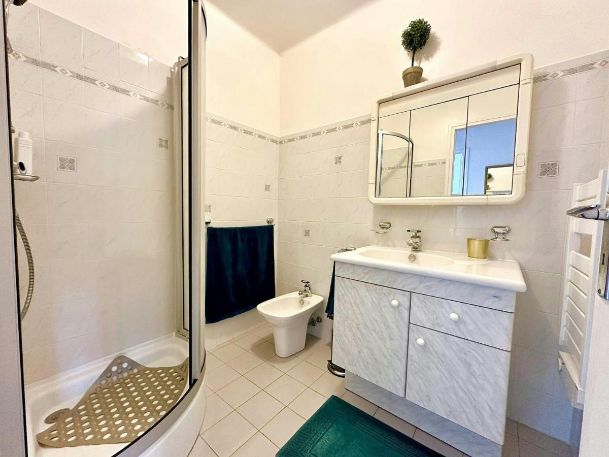 Image 2 of Nice 1 bedroom, sea view, 10 min from Cannes Center & Palais des Festivals