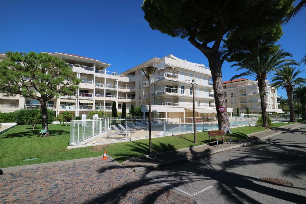 Image of Ocean View Royal Palm