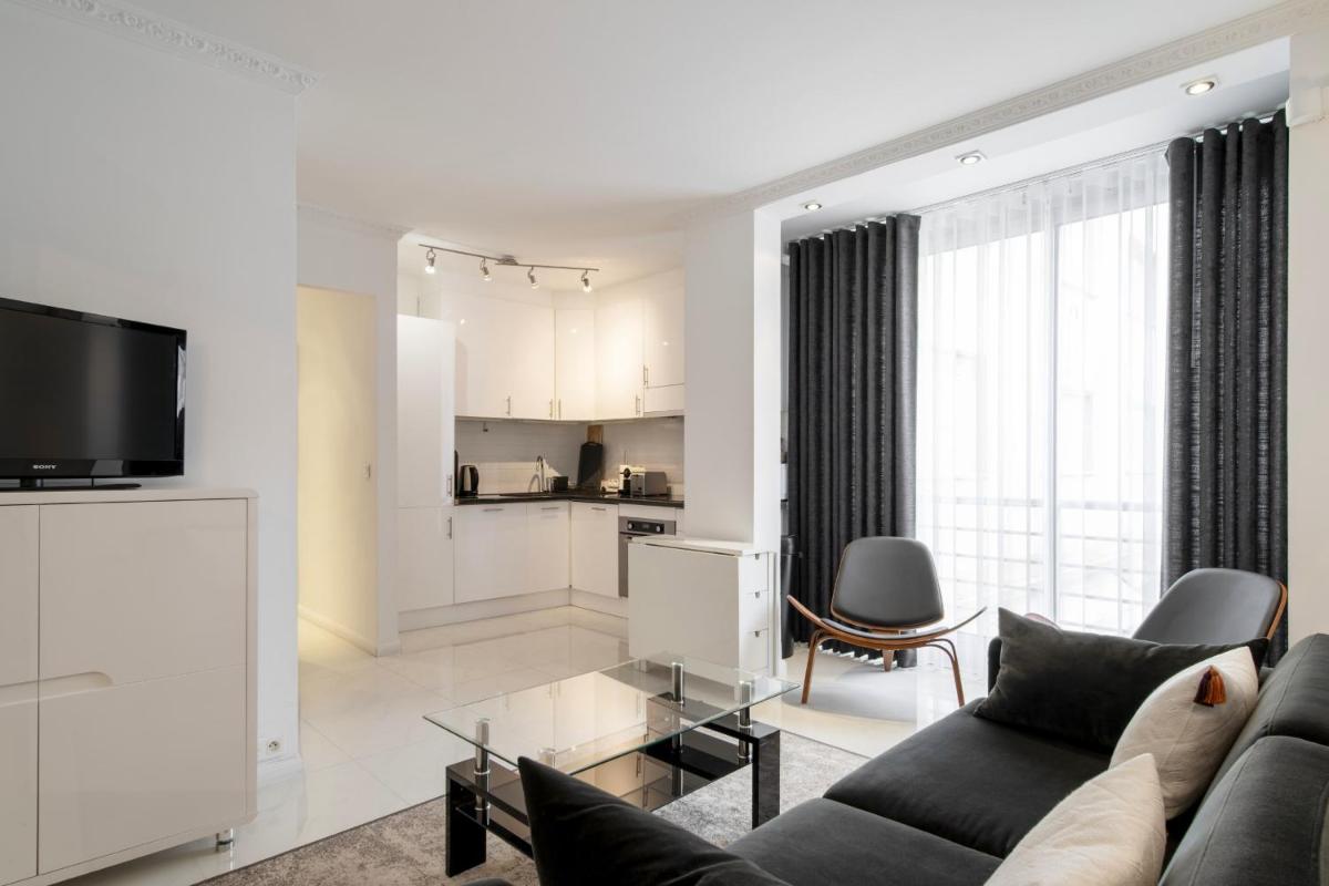 Image 2 of REF 1380 – Cannes Croisette – Apartment for rent
