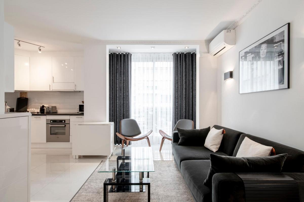 Image 1 of REF 1380 – Cannes Croisette – Apartment for rent