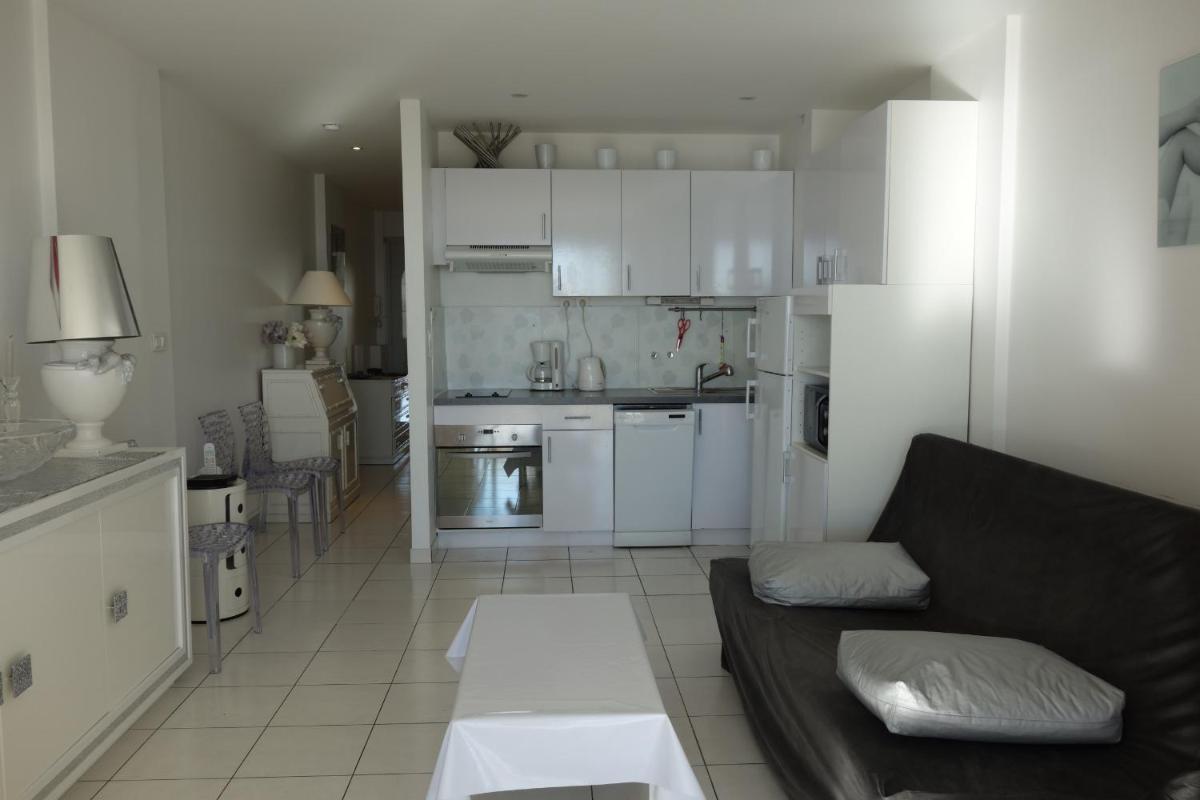 Image 3 of Rocamare 2, by Welcome to Cannes
