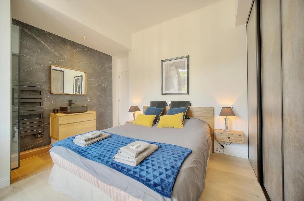 Image of STANDING – NEUF – Croisette- Palais des festivals – 6 pers -3 chbres