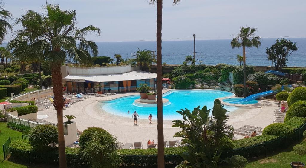 Image of Sea view La Palme d’Azur apartment steps away from the beach and perfect for holidays & business trips