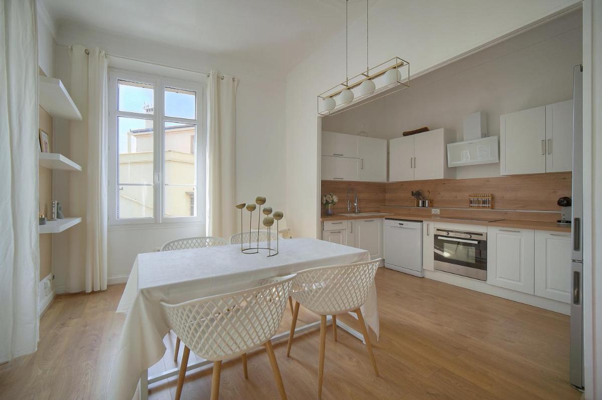 Image 3 of Sublime appartement luxe T3 incroyable Jardin Plein cœur Cannes